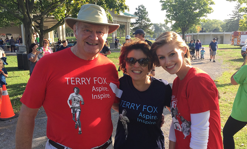 Terry fox run participants wearing custom printed t-shirts from Entripy.