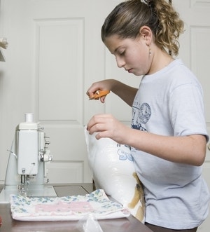 A girl customizing a Pillow with her old tshirts