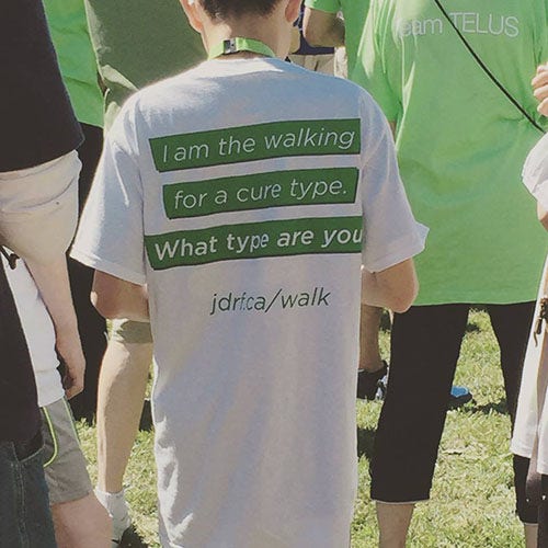 JDRF participant showing the back custom design of the screen-printed t-shirt for the walk to cure diabetes.